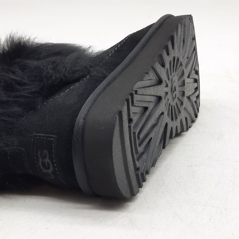 Paar schoenen, maat 37, UGG, 1173832 – foto 8 – kavel bij Domeinen Roerende Zaken, Groningen