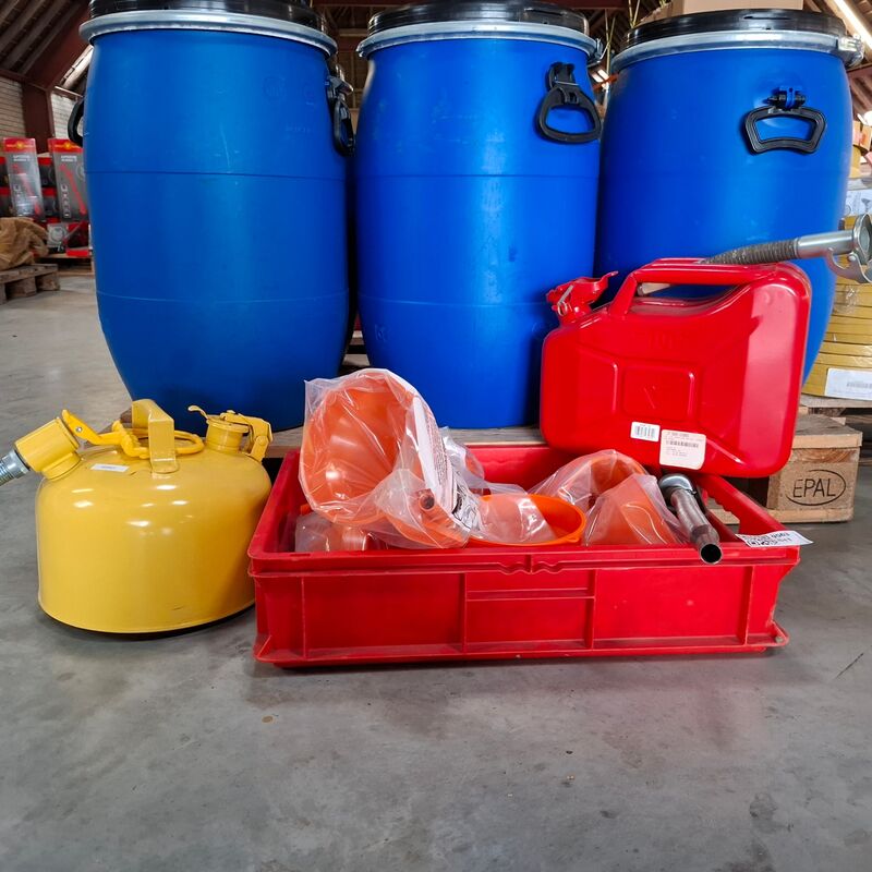 2x Jerrycan met 6x trechter – kavel bij Onlineveilingmeester, Winsum