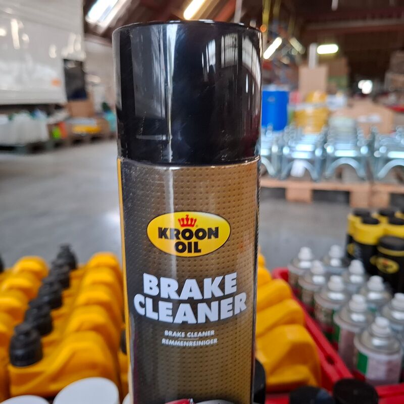 Diverse spuitbussen en oliën – foto 8 – kavel bij Onlineveilingmeester, Winsum