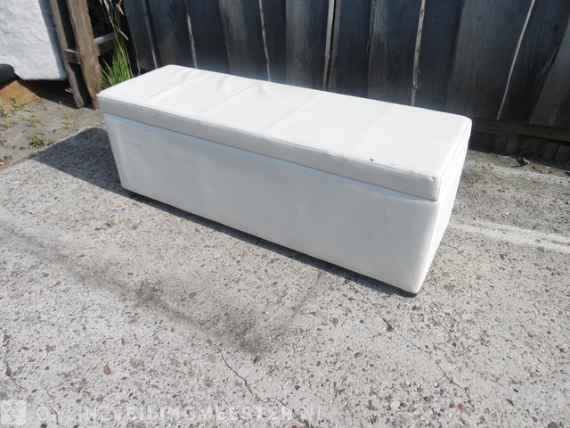 Sit Hocker With Storage Space White Onlineauctionmaster Com