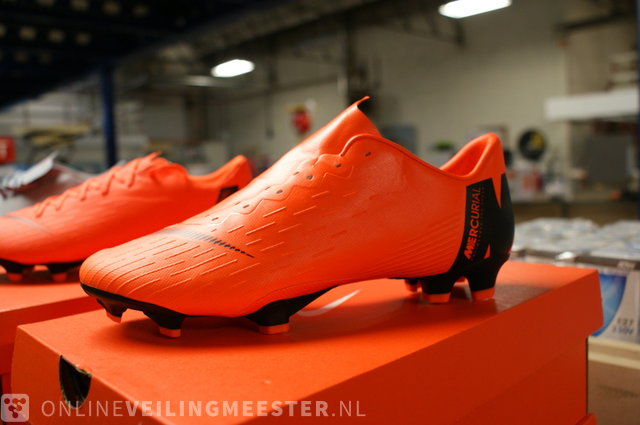 voetbalschoenen maat 42