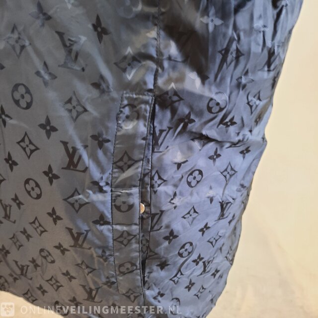 Jacket, size 40 Louis Vuitton, Wrap Coat » Onlineauctionmaster.com