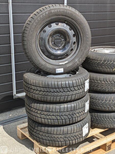 4x Winter tire on steel rim Michelin, Agilis 51 snow ice 215/60 R16 C »