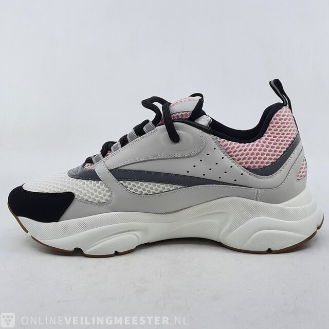 Dior store runners b22