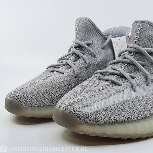 Paar schoenen maat 44 Adidas Yeezy Boost 350 V2 Onlineveilingmeester