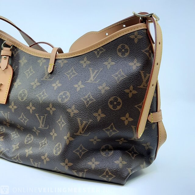 Sold at Auction: Luxuriöser Pelzschal von Louis Vuitton