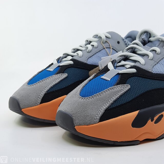 Pair of sneakers size 40 2 3 Adidas Yeezy Boost 700 GW0296 Onlineauctionmaster