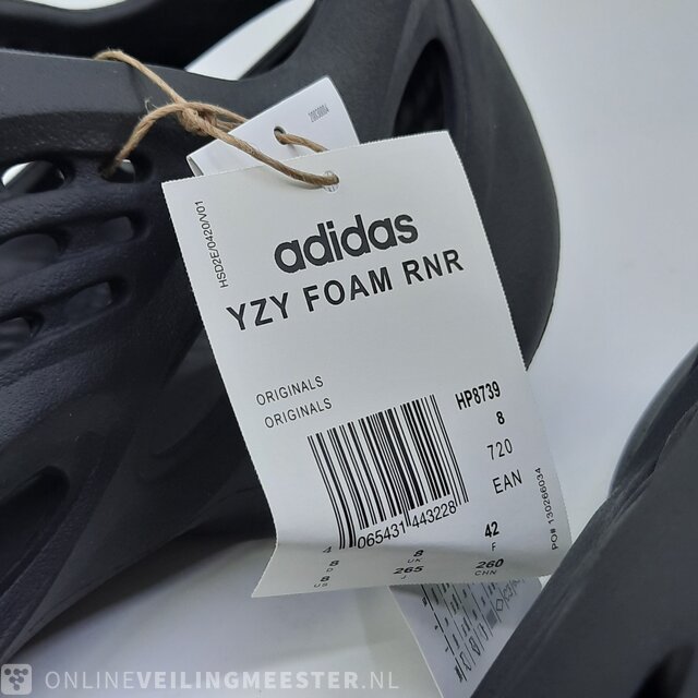 Paar sneakers maat 42 Adidas Yeezy Foam Onlineveilingmeester